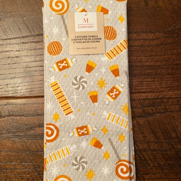 Halloween Candy Kitchen Towel Set By Martha Stewart, Candy Corn Kitchen Towels - Picture 10 of 11